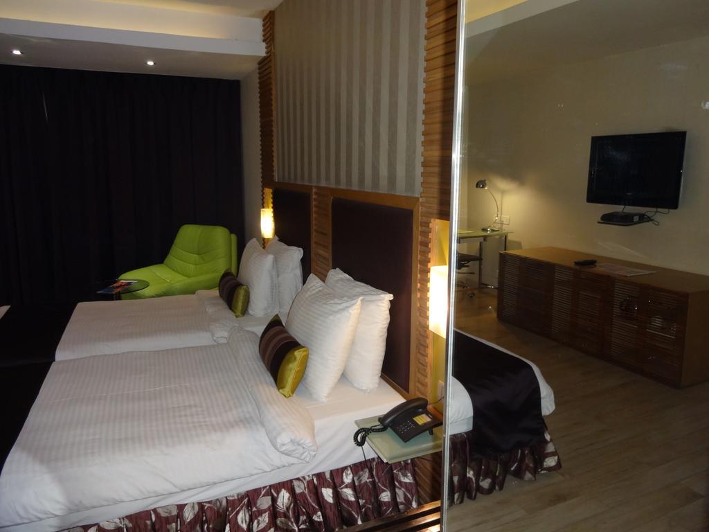 The Purple Leaf Hotels Hyderabad Exterior foto