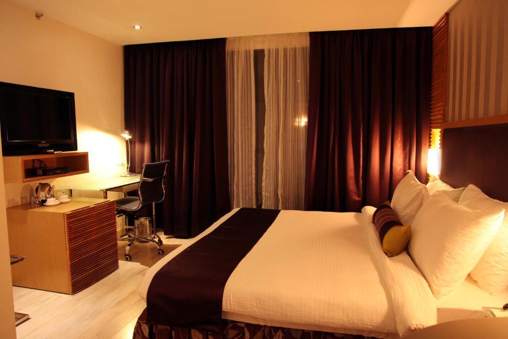 The Purple Leaf Hotels Hyderabad Exterior foto